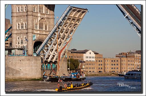 London bridge & Thames barge.jpg